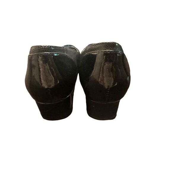 Trotters Daisy Pump in Black Texture with Patent Leather - Picture 3 of 10